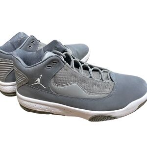 Air Jordan Max Aura 2 'Medium Grey' CK6636-012 Sz 10 NEW!